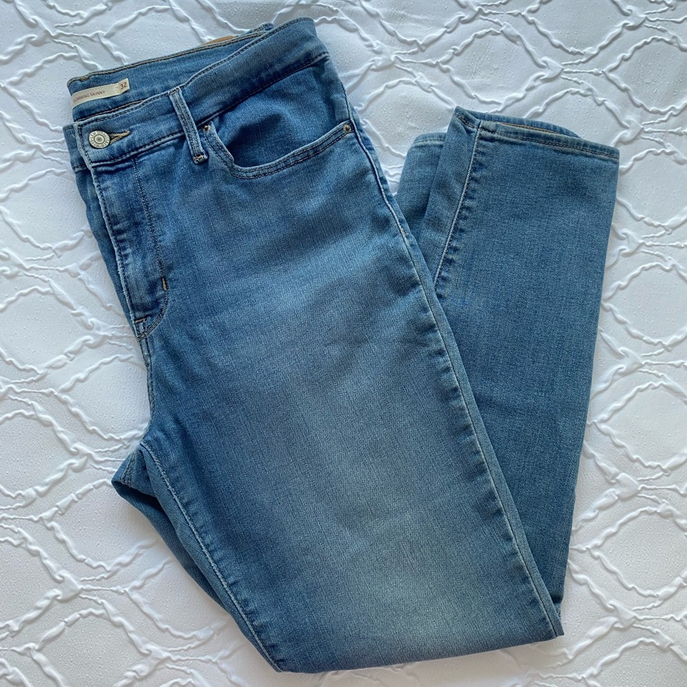 Levi’s - Women’s High Rise Slimming Skinny Leg Light Wash Jeans - Size 32